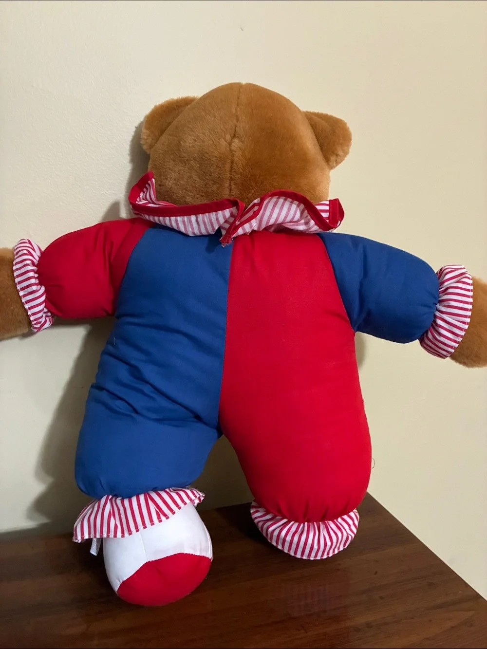 American Greetings - TEACH ME TO DRESS BEAR - Vintage 1983
